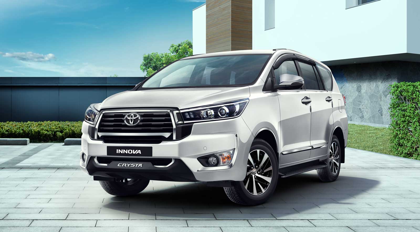 White Toyota innova crysta — photo 1
