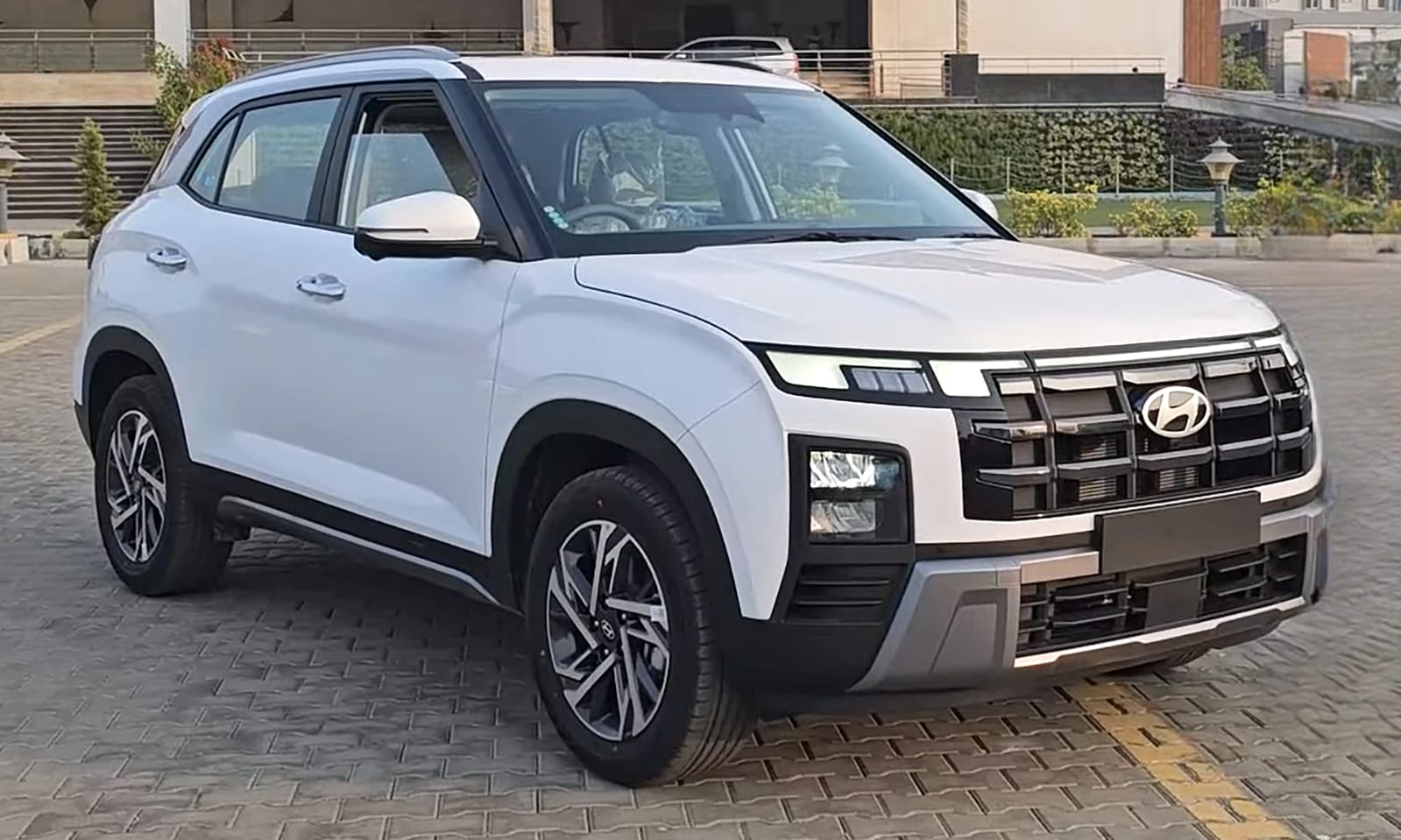 White Hyundai creta — photo 1